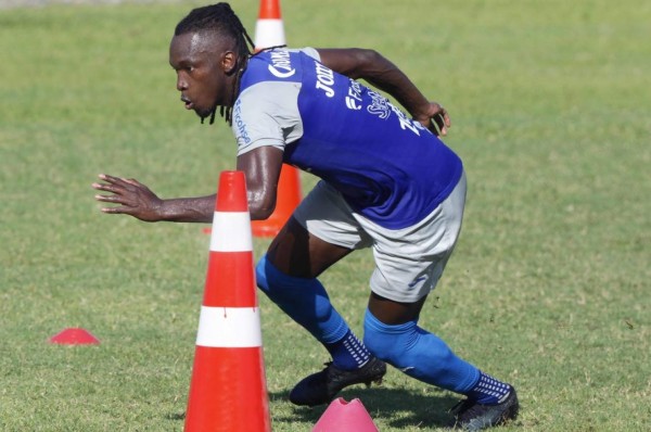 Albeth Elis: '¿Soñar con otro Aztecazo? Claro, la mentalidad es llevarnos puntos a casa'