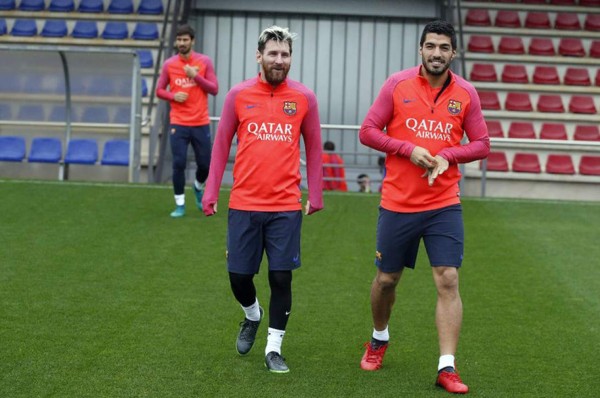 Messi se entrena con sus compañeros y apunta al partido de Glasgow