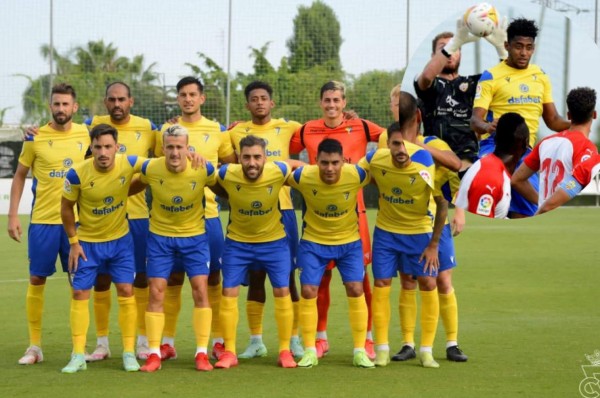 'Choco' Lozano y el Cádiz no levantan cabeza en la pretemporada y aumenta su mala racha