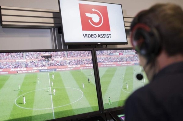 El VAR regresó a la Bundesliga y se puso a prueba tras el parón por el coronavirus