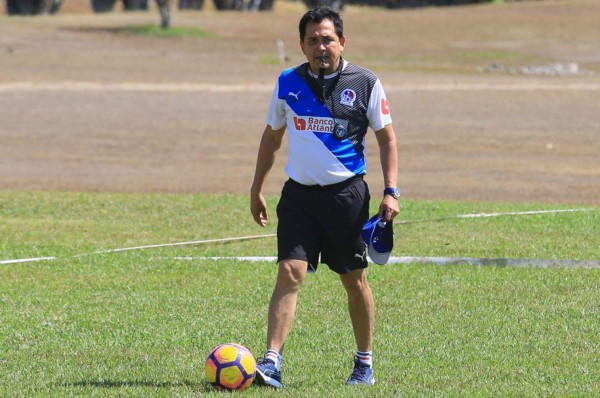 Nahún Espinoza oficializa salida de Michael Chirinos; Kevin Álvarez tiene ofertas