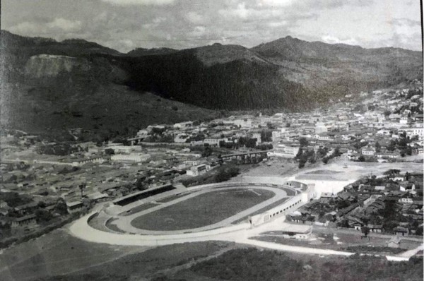 ¡Camisas de botones y tacos con tachuelas! Las selecciones de Honduras en la era amateur