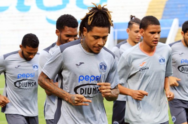 Se cae oferta de la MLS por Henry Figueroa y se queda en el país