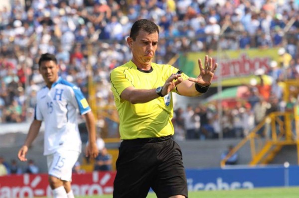 Árbitros centroamericanos que podrían venir a pitar en el cierre del torneo si se aprueba
