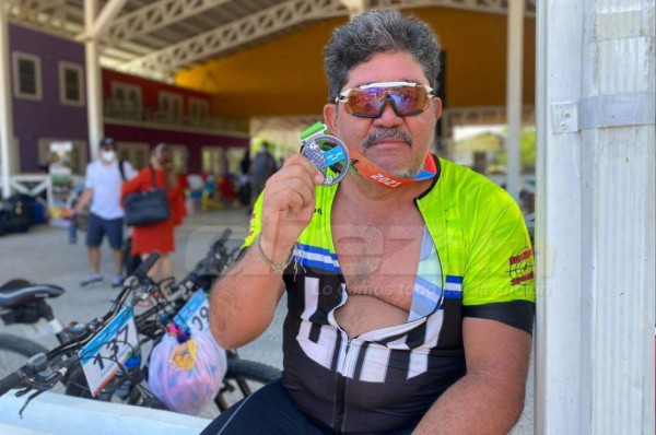 Conmovedora historia y fiesta garifuna incluida: Así se vivió la quinta edición del evento de ciclismo Roatán Point 2 Point