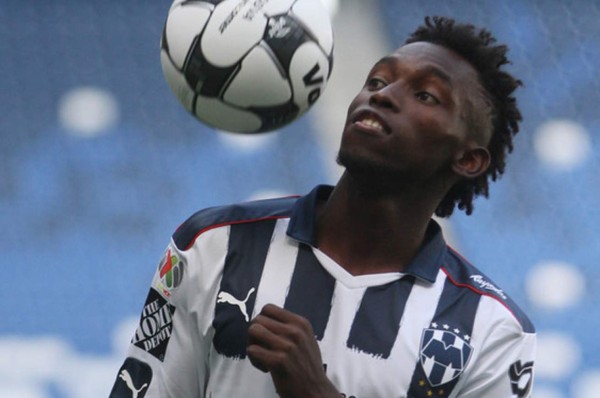 Alberth Elis reaparece, esta vez en campaña de navidad del Monterrey