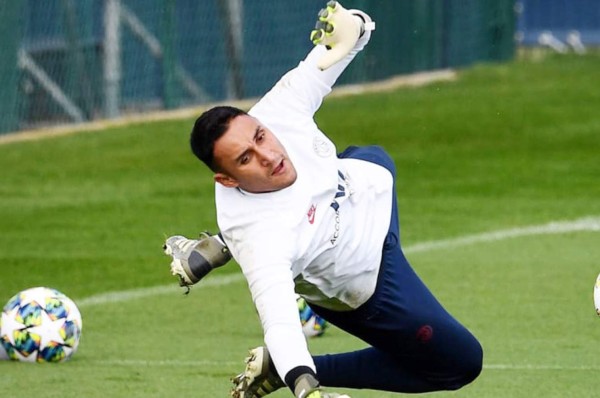 Keylor Navas se lesiona en el calentamiento del PSG y enciende las alarmas