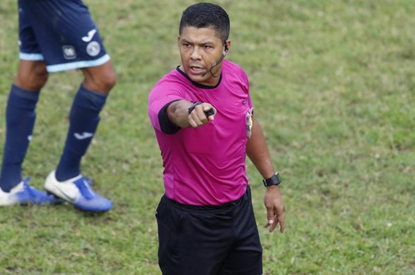 El porteño Armando Castro pitará el clásico Olimpia vs. Motagua este sábado en el Nacional