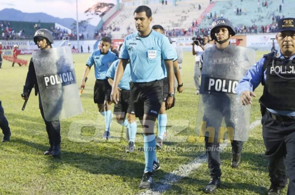 Árbitro hondureño Raúl Castro pitará el Bermudas-Panamá por la Liga de Naciones