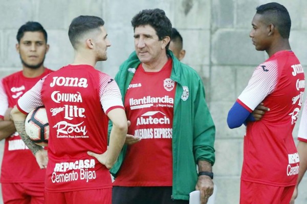 Héctor Vargas lanza dardos envenenados a Benigno Pineda y se solidariza con Pedro Troglio