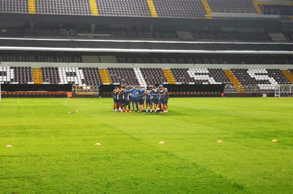 Motagua realizó el reconocimiento de cancha del estadio Ricardo Saprissa