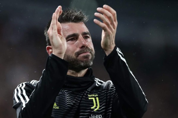 Barzagli, exseleccionado italiano deja la Juventus ''por razones familiares''