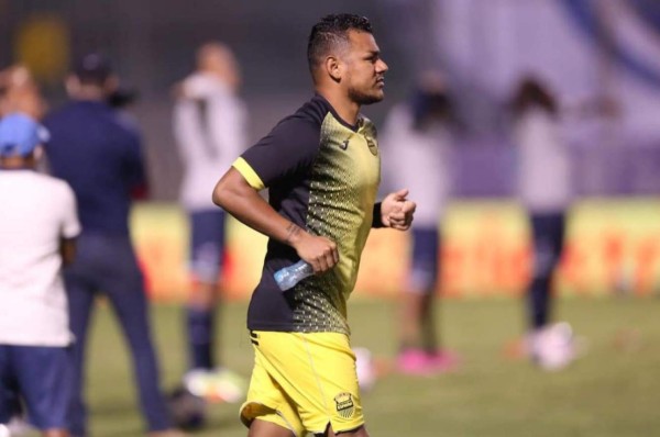 Ponerse la camisa de Marathón (veteranos), el 'pecado' de Mario Martínez y Allans Vargas que los tiene en la cuerda floja del Real España