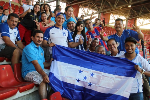 Familia hondureña recorre 5 días para para ver a la Bicolor