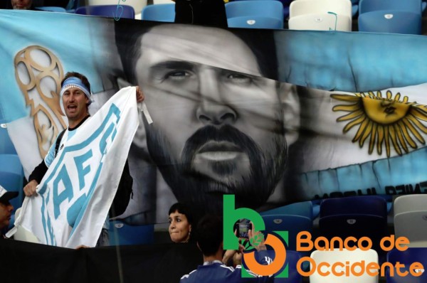 El color de la jornada: Lindas aficionadas y ambiente festivo en Rusia