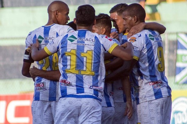 Federación de El Salvador sanciona a tres clubes con pérdida de seis puntos