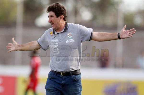 Héctor Vargas salió echando rayos y así se refirió al árbitro Mel Zelaya