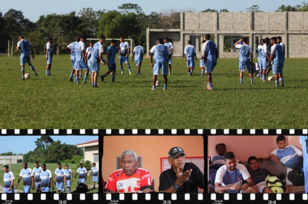 Puntual y corrector, así fue el primer entreno de Héctor Castellón en su regreso al Vida