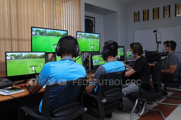 Árbitros de Concacaf reciben en Costa Rica capacitación para uso del VAR en próximas competencias