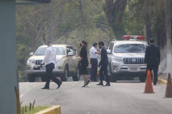 Solo con sus familiares: Así fue el entierro de Rafael Callejas en Tegucigalpa