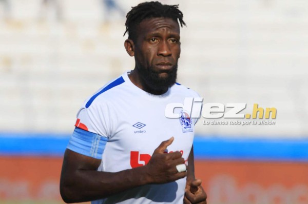 NO SE VIO EN TV: El detallazo de Bengtson con JC Espinoza y el homenaje a Adriel