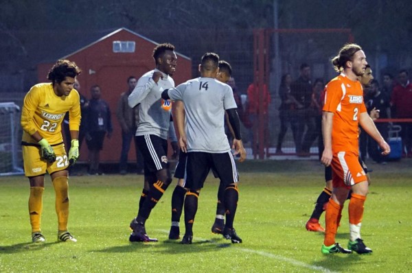 Alberth Elis y Romell Quioto hacen dupla en el Houston Dynamo