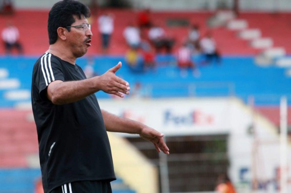 Carlos Martínez renuncia como entrenador de la Real Sociedad