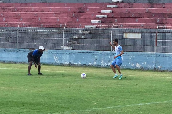 Falsa alarma en el Victoria: Marcelo Canales estará disponible para jugar ante Olimpia