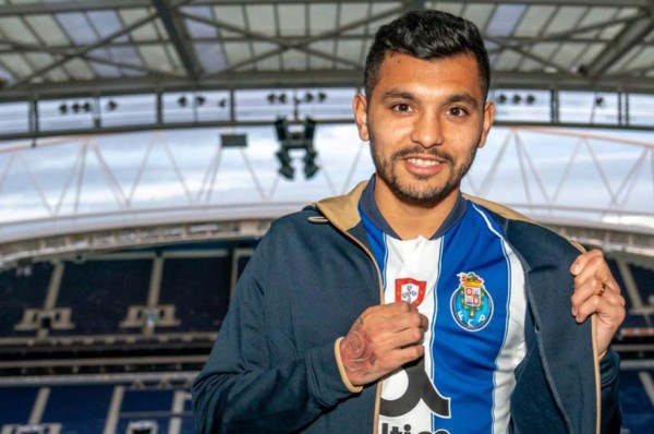 El mexicano 'Tecatito' Corona renueva con el Porto hasta 2022