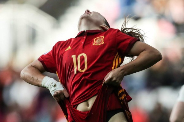 La futbolista española que casi muestra de más en pleno partido