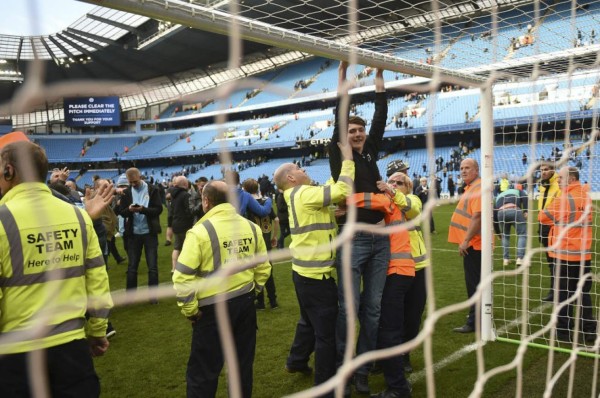 ¡Al borde de la locura! Éxtasis en Manchester tras conquistar la Premier League