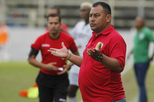 Social Sol separa de su cargo al técnico Gustavo Gallegos