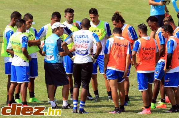 Expertos opinan que Honduras debe jugar al contragolpe en el Azteca