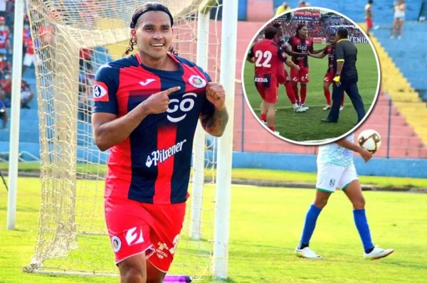 Polémica en El Salvador: Técnico insulta al mexicano Carlos 'Gullit' Peña: 'Borracho hijo de pu..'