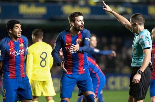 Barcelona vuelve a sufrir en la Liga, pero Messi anota un golazo