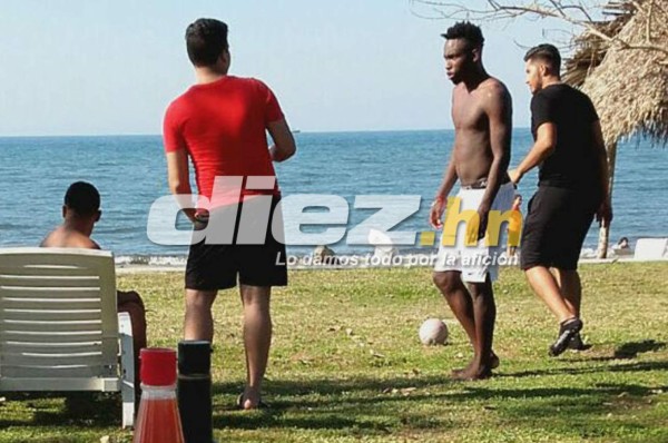 Alberth Elis e Isabel Zambrano, juntos en las playas de Puerto Cortés