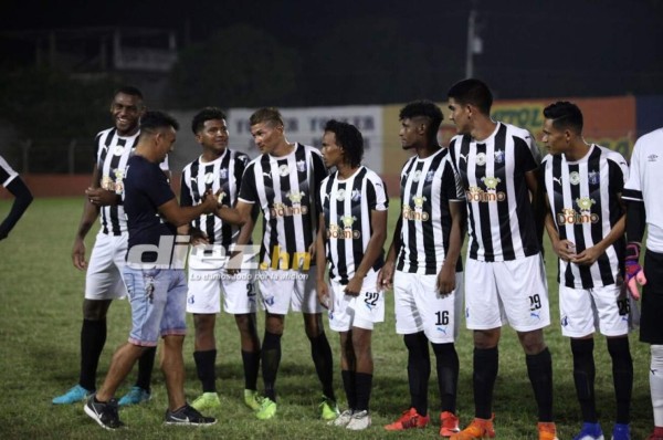 Homenaje y aplausos a Mariano Acevedo en amistoso para recaudar fondos por su enfermedad
