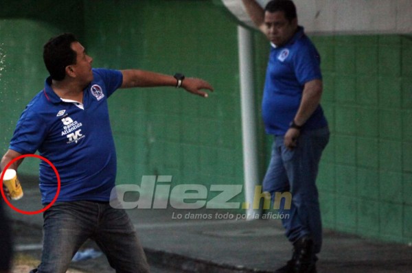 La rabieta de Nahúm Espinoza con afición de Puerto Cortés