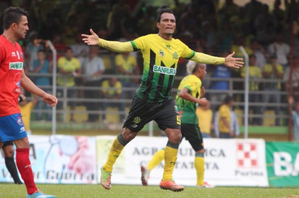 Hondureño Ángel Rodríguez se corona campeón en Guatemala con el Guastatoya