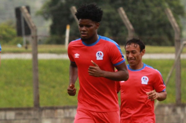 Maylor Núñez será operado y confiesa como fue que quedó fuera de la Selección de Honduras