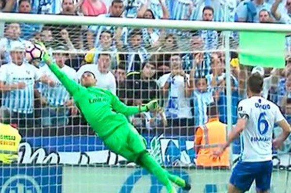La espectacular tapada de Keylor Navas ante el Málaga