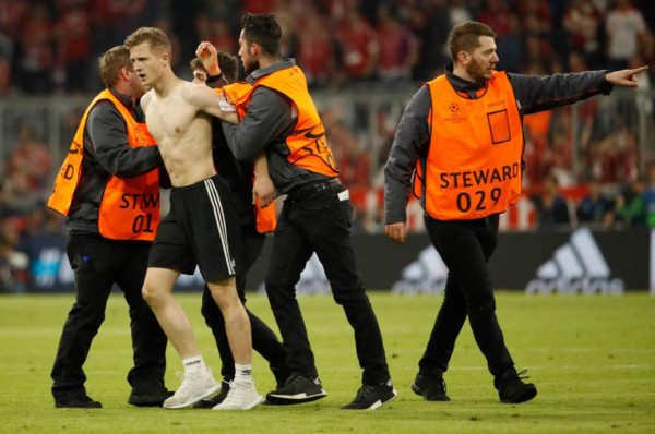 NO SE VIO EN TV: El susto de Ribery al final y el bonito gesto de Ramos con Navas