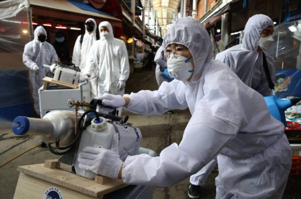 Alerta en Japón por 'EeK', la nueva cepa de coronavirus que podría resistirse a las vacunas