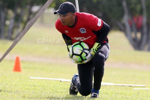 ¡Increíble! Donis Escober ahora es el tercer portero del Olimpia