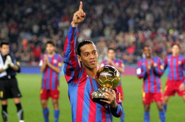 Ronaldinho ofrecerá su Balón de Oro al Barcelona