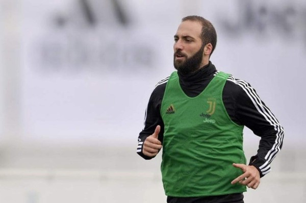 ¿Se retira del fútbol profesional el argentino Gonzalo Higuaín?