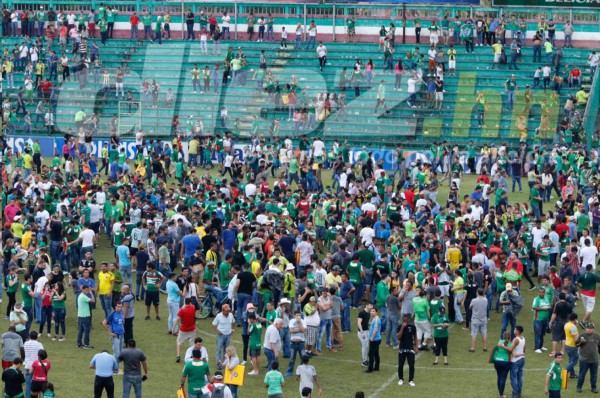 Caos en el Yankel Rosenthal al final del clásico entre Marathón y Real España