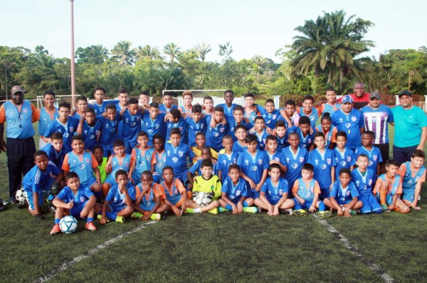 Academia de fútbol del hondureño Wilson Palacios hará gira por Panamá