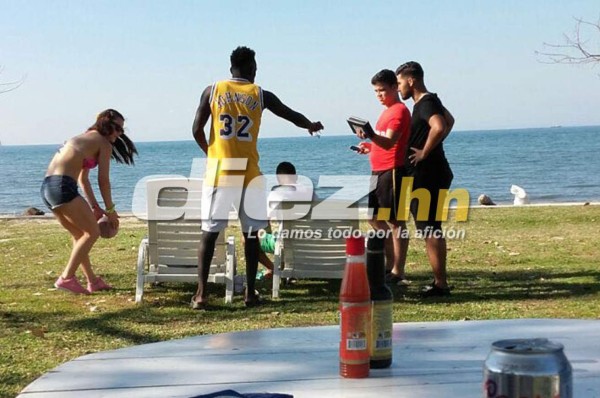 Alberth Elis e Isabel Zambrano, juntos en las playas de Puerto Cortés