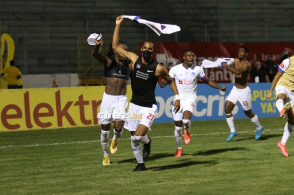 No lo viste en TV: El 'colado' en la celebración de Olimpia, la furia de Ever con Ninrod Medina y sin miedo al Covid-19&nbsp;&nbsp;